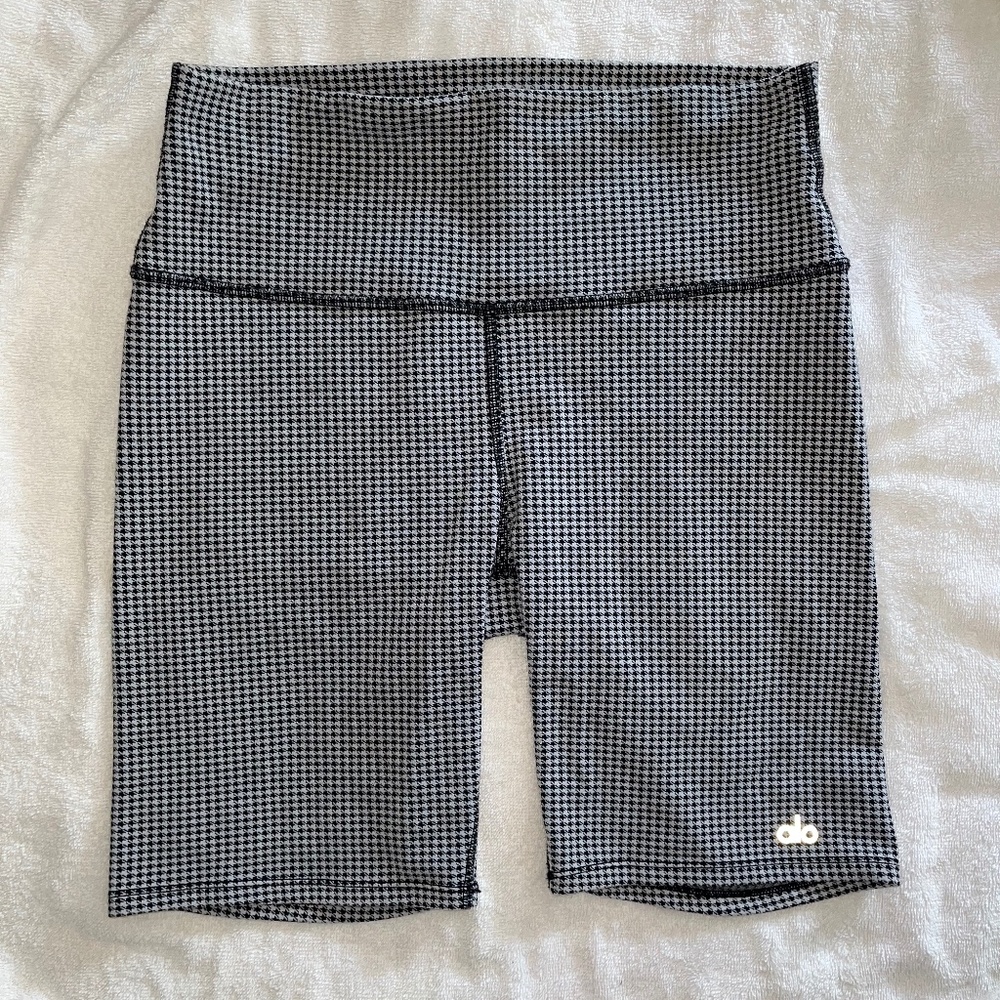 Alo yoga 7” bike short Large